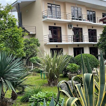 Guest House Dali Gagra Buitenkant foto