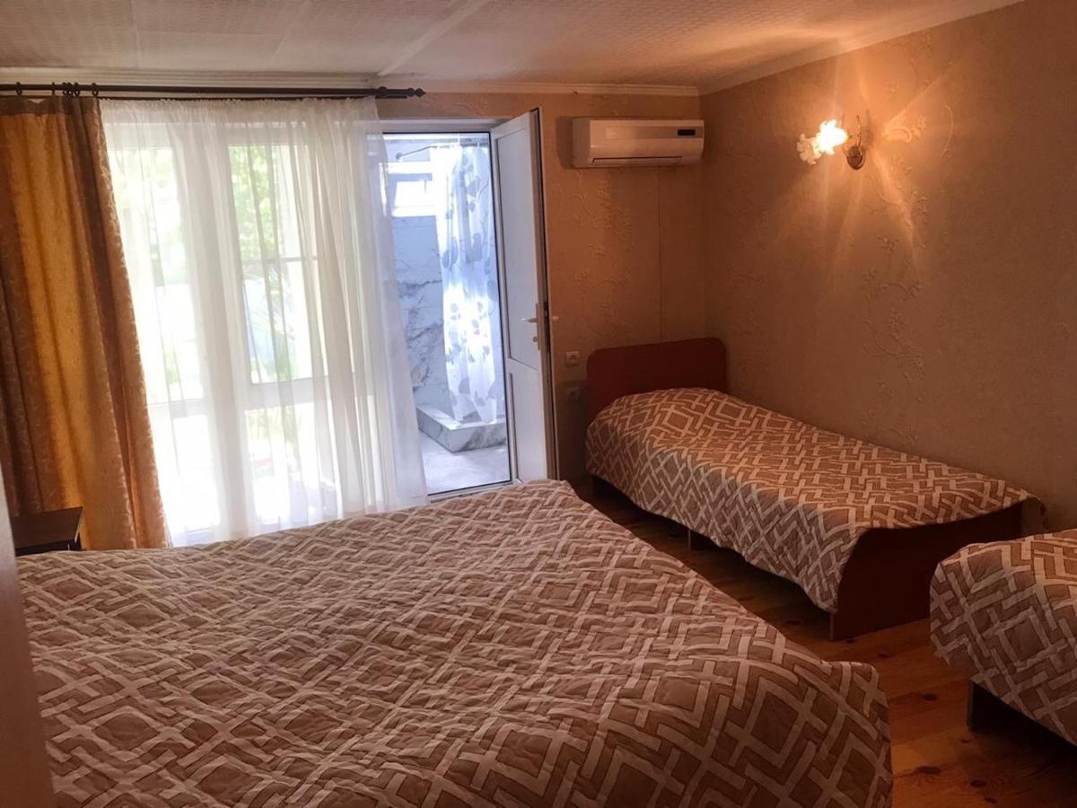 Guest House Dali Gagra Buitenkant foto