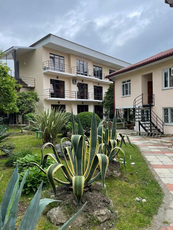 Guest House Dali Gagra Buitenkant foto