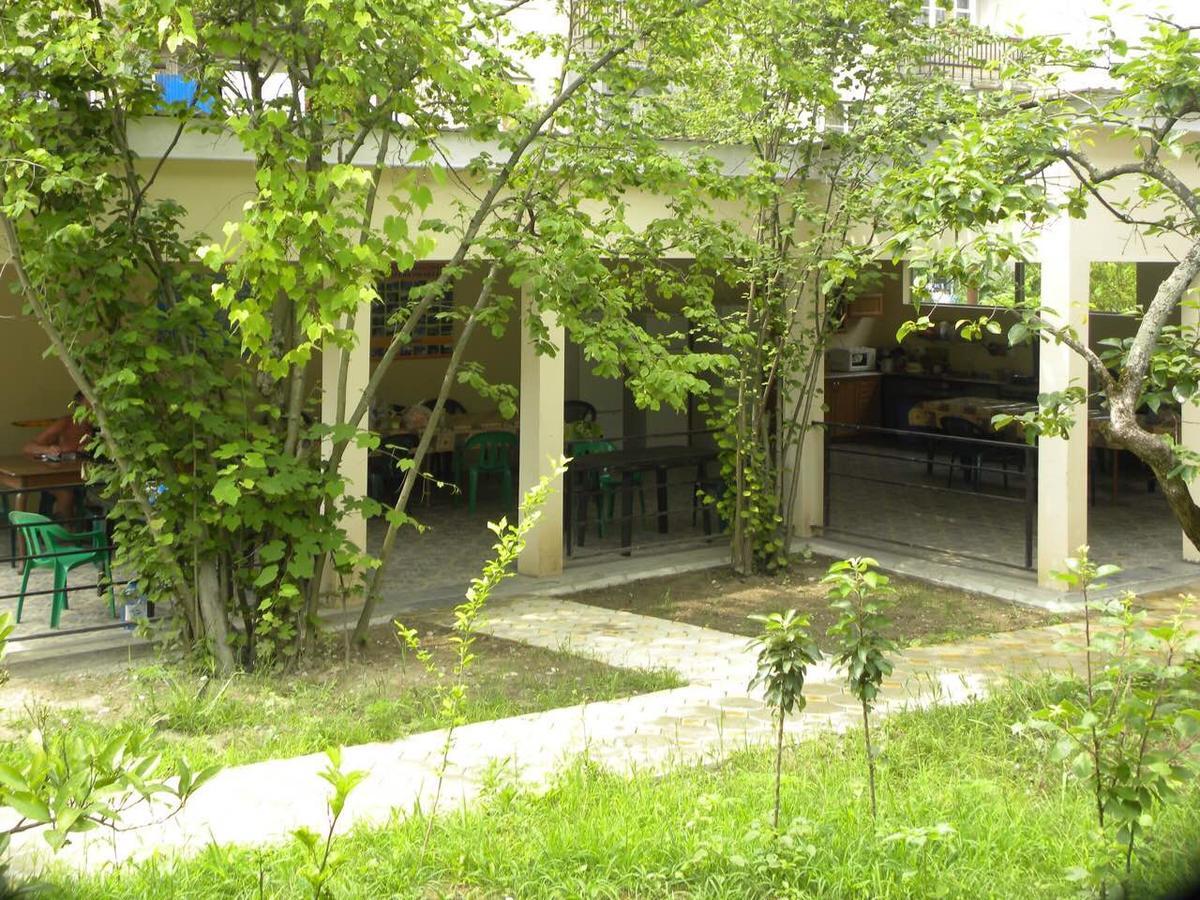 Guest House Dali Gagra Buitenkant foto