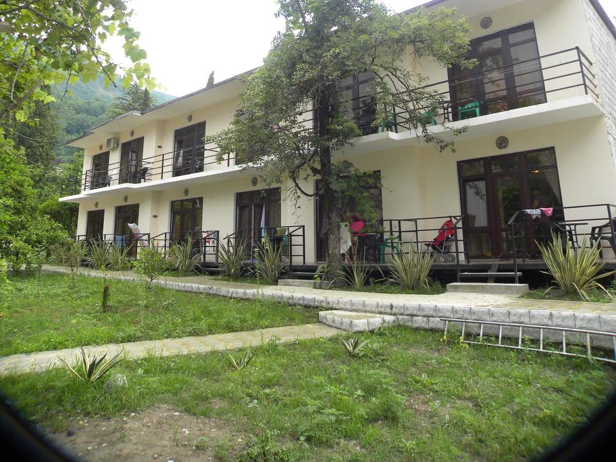 Guest House Dali Gagra Buitenkant foto
