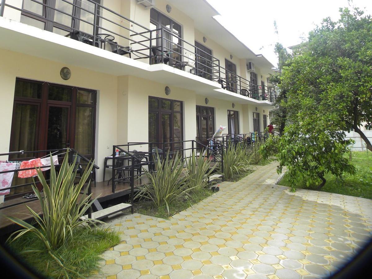 Guest House Dali Gagra Buitenkant foto