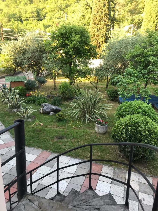 Guest House Dali Gagra Buitenkant foto