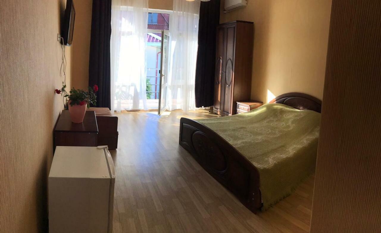Guest House Dali Gagra Buitenkant foto